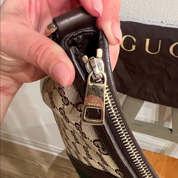 Gucci Brown Monogram crossbody Bag with Green & Red Web Stripe - Picture 5 of 14